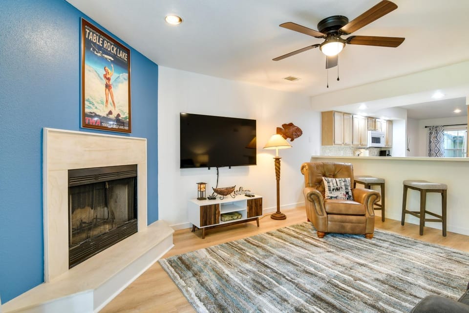 Branson Condo w/ Screened Patio, Pool Access House in Branson
