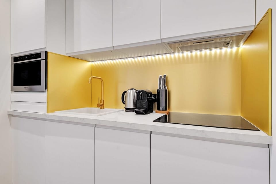 Coffee/tea facilities, Kitchen or kitchenette, minibar, stove, toaster