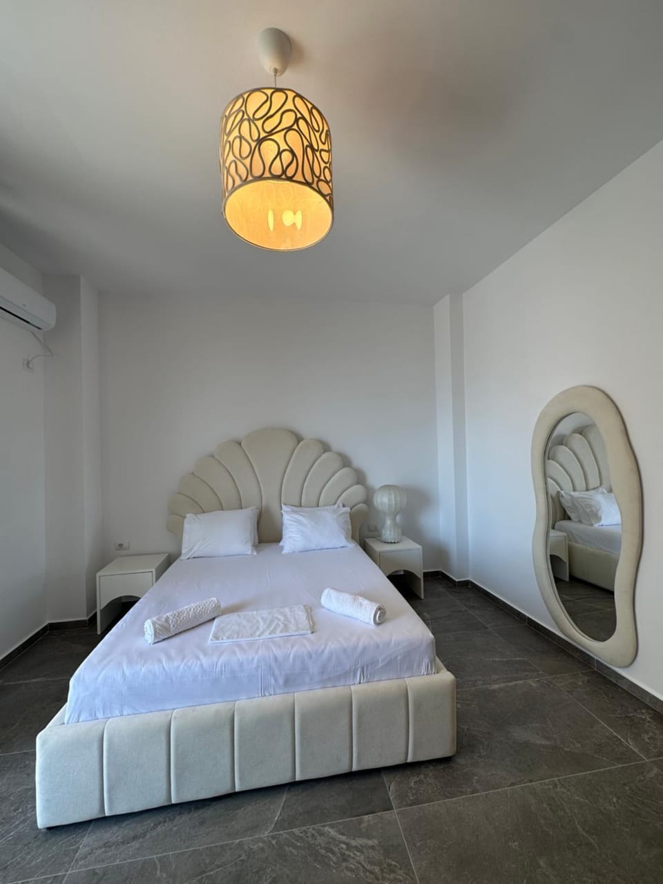 Bed, Photo of the whole room, Bedroom, air conditioner