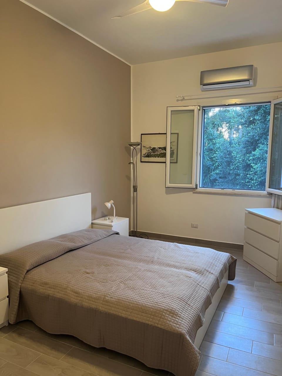 Bed, Bedroom, air conditioner