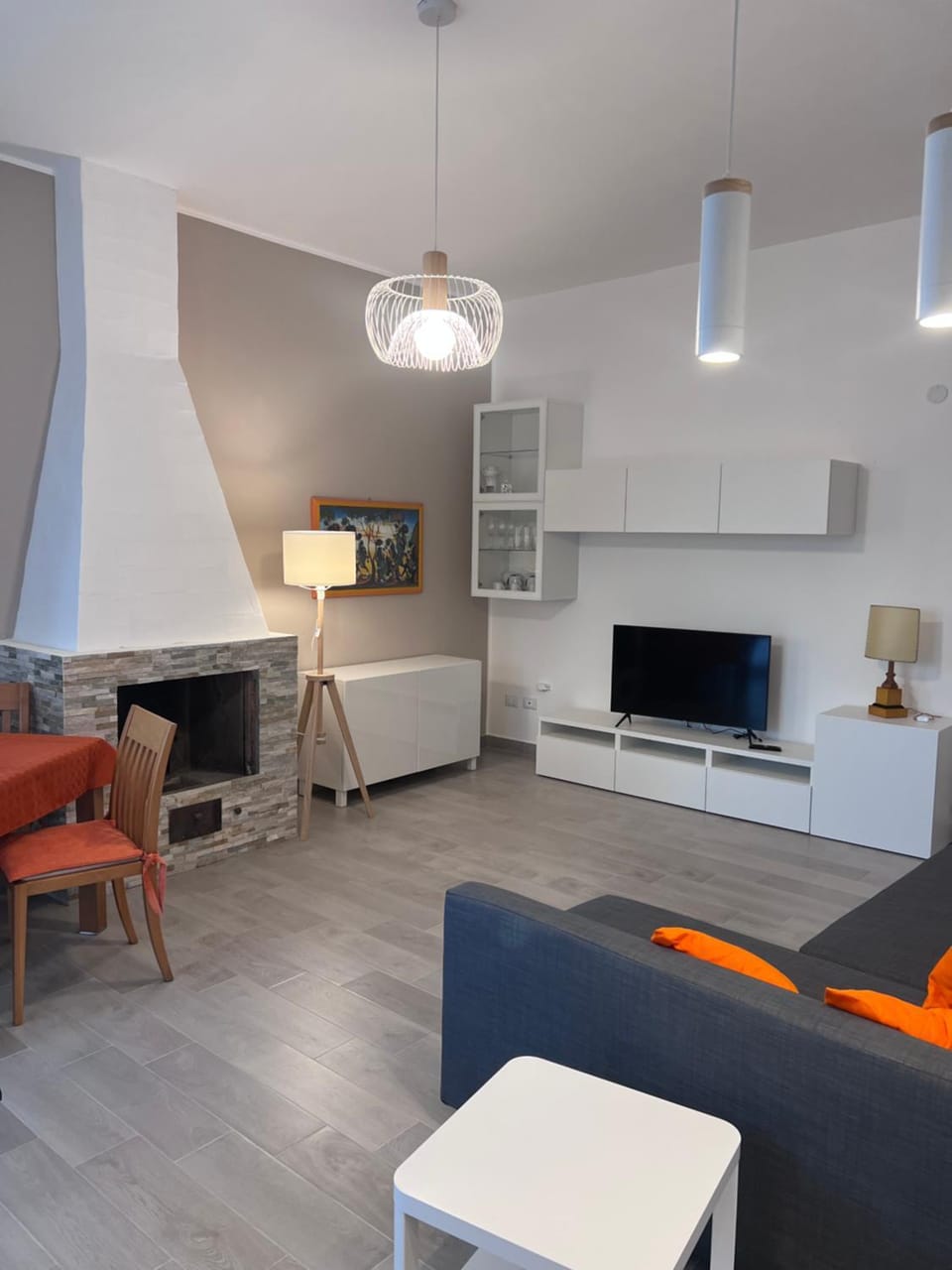 TV and multimedia, Kitchen or kitchenette, Living room, Seating area, Dining area