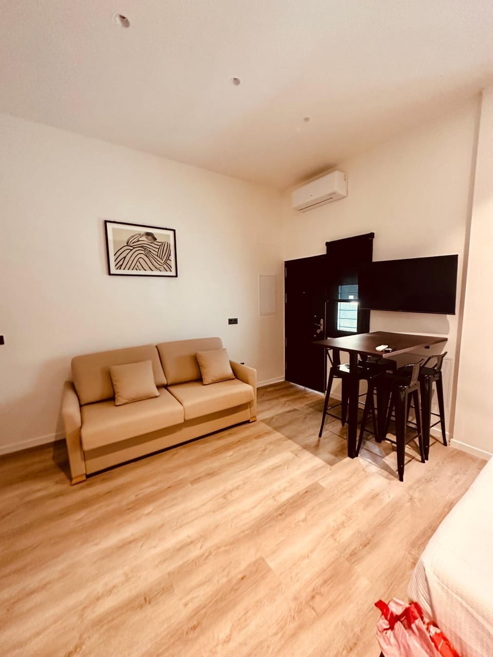 Bed, TV and multimedia, Photo of the whole room, Seating area