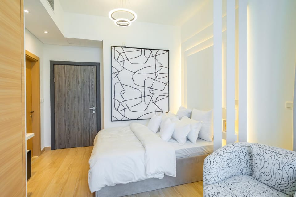 Bed, Seating area