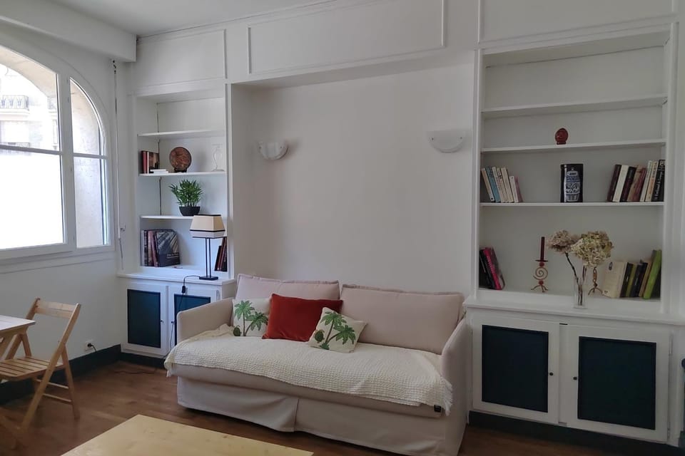 Beautiful bright studio - close to the Seine Apartment in Paris
