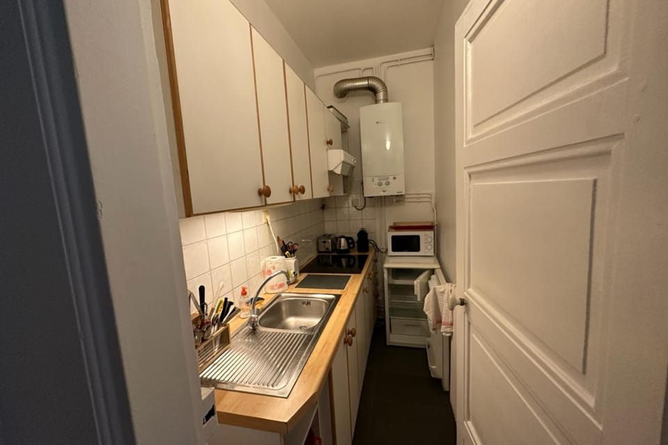 Beautiful bright studio - close to the Seine Apartment in Paris