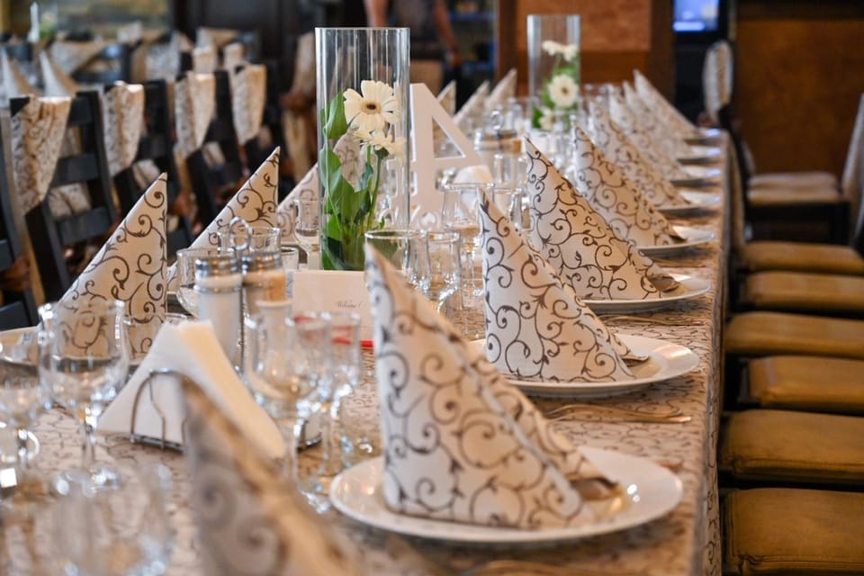 Restaurant/places to eat, Banquet/Function facilities