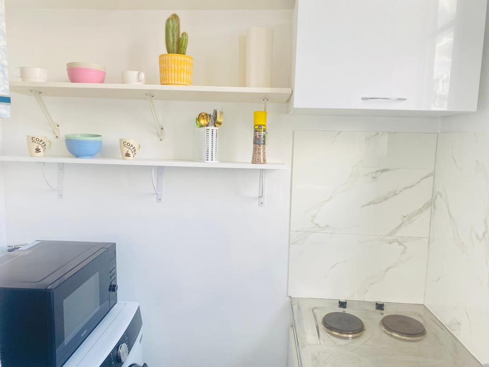 Charmant studio calme, proche La Défense & Paris Apartment in Courbevoie