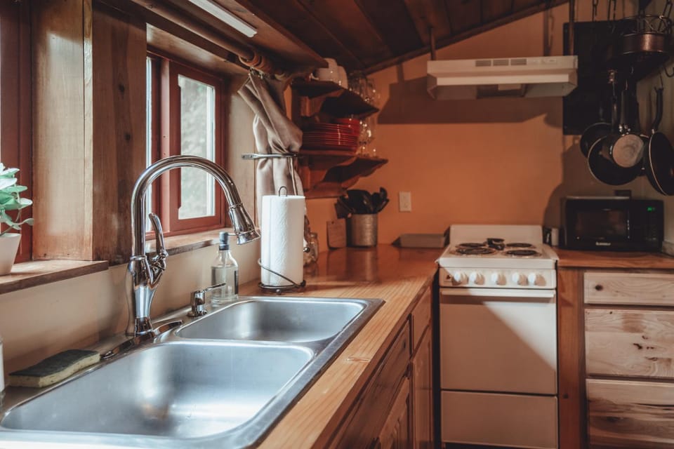 Kitchen or kitchenette, dishwasher, pet friendly, stove