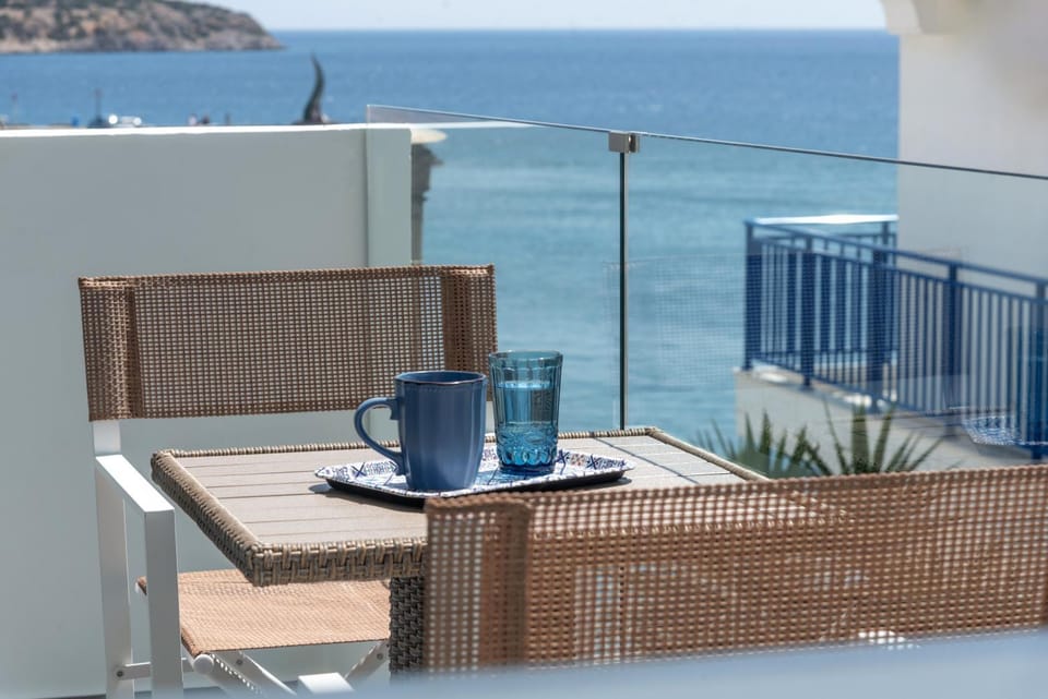 Day, Natural landscape, Coffee/tea facilities, View (from property/room), Balcony/Terrace, Living room, Seating area, Sea view