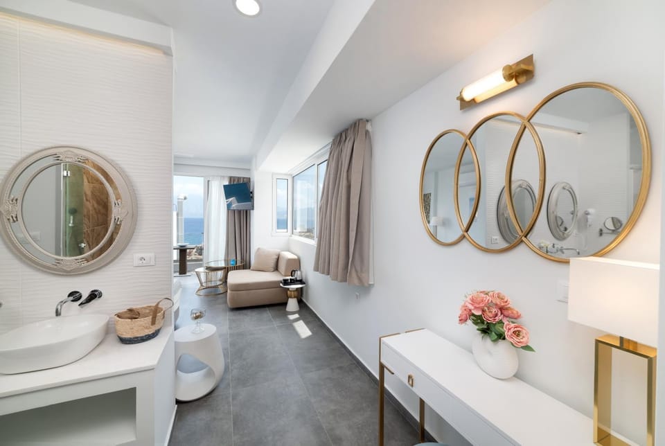 Bathroom, Photo of the whole room, Bedroom