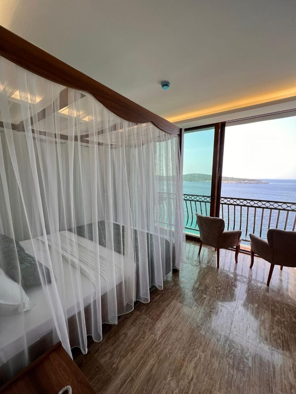 Bed, Natural landscape, View (from property/room), Balcony/Terrace, Photo of the whole room, Seating area, Bedroom, Sea view