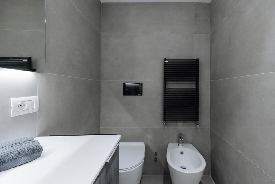 Toilet, Bathroom, bidet, towels