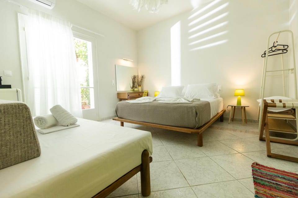 Bed, towels