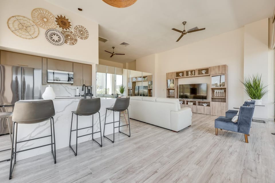 South Padre Island Gem: Community Pool & Hot Tub! Apartment in South Padre Island