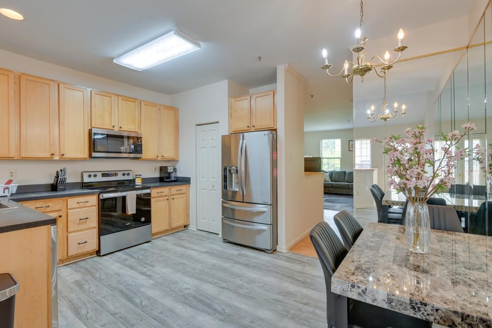 Owings Mills Townhouse: 8 Mi to Liberty Reservoir! House in Maryland