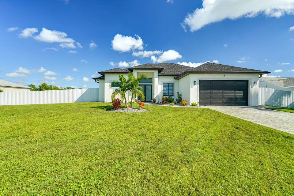 Furnished Lanai & Private Pool: Cape Coral Home House in Cape Coral