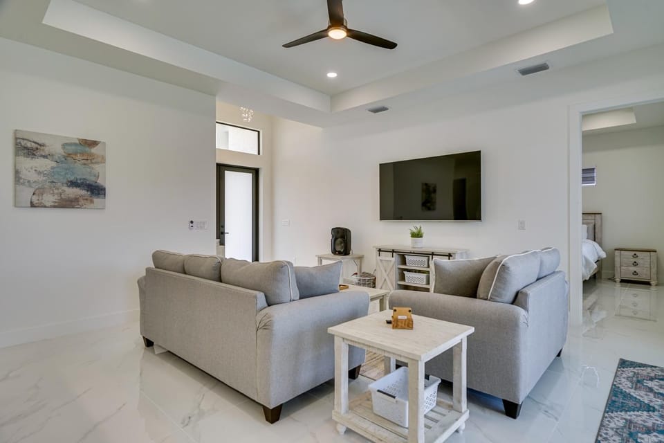 Furnished Lanai & Private Pool: Cape Coral Home House in Cape Coral