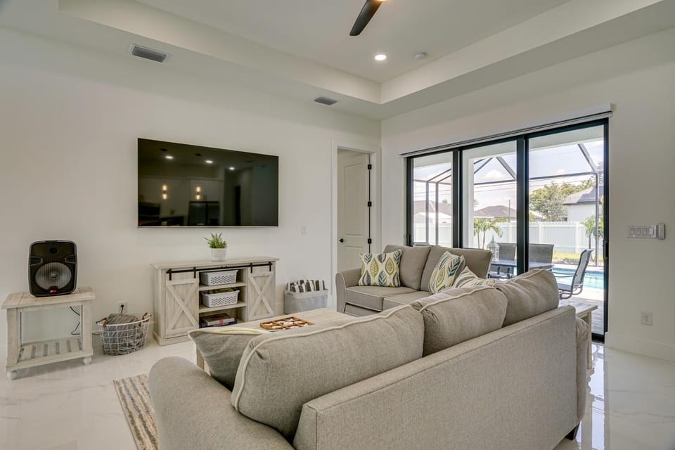 Furnished Lanai & Private Pool: Cape Coral Home House in Cape Coral