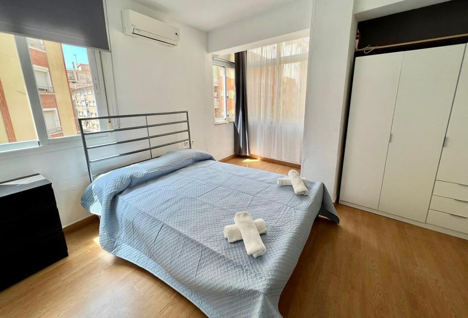 Photo of the whole room, Bedroom, air conditioner
