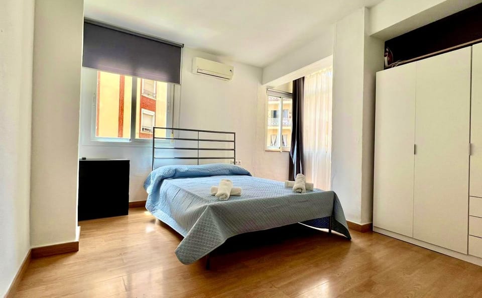 Bed, Photo of the whole room, Bedroom, air conditioner