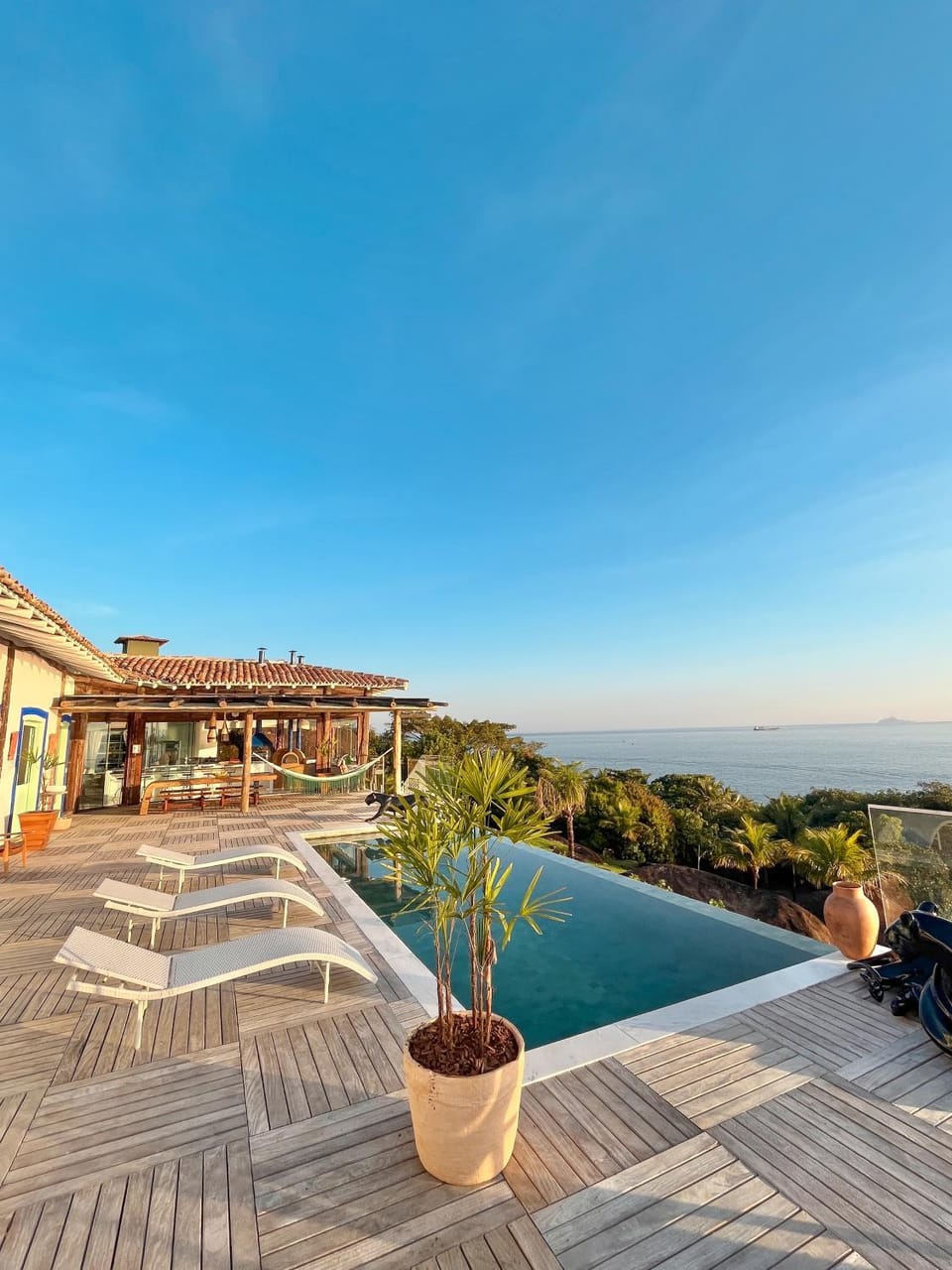 Day, Natural landscape, View (from property/room), Balcony/Terrace, Pool view, Sea view, Swimming pool, sunbed