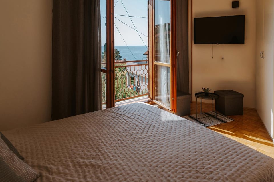 Bedroom, Sea view