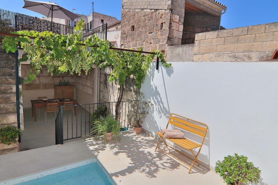 Property building, Patio, Day, Garden, View (from property/room), Balcony/Terrace, Garden view, Pool view, Swimming pool, sunbed