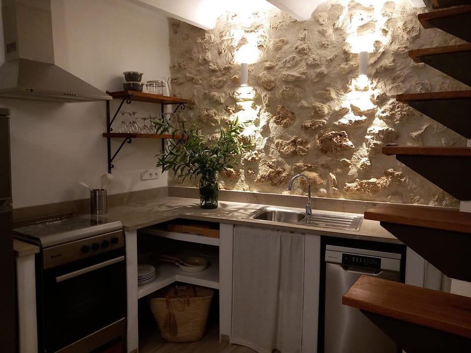 Kitchen or kitchenette, pet friendly, stove
