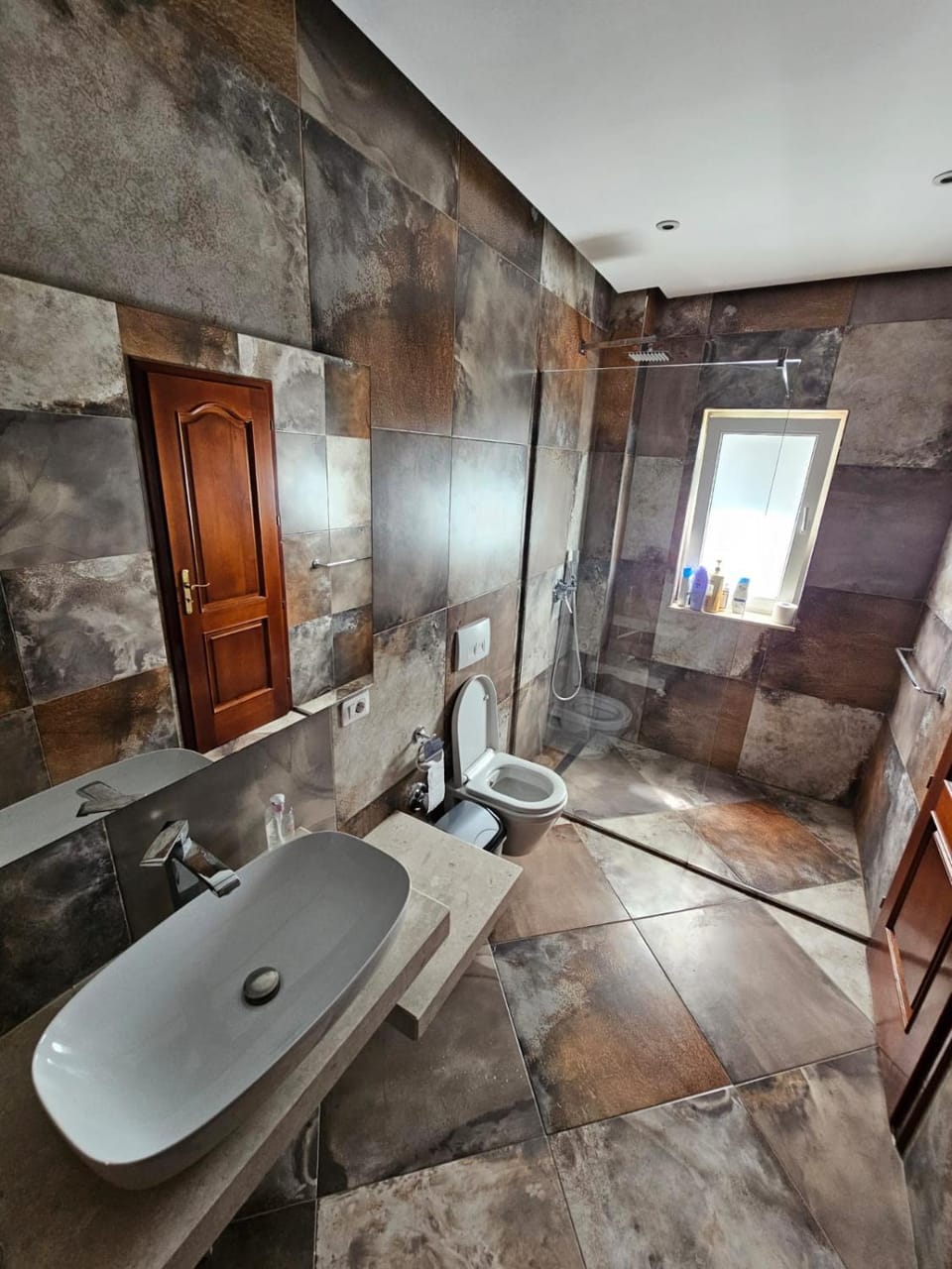 Shower, Toilet, Bathroom, Bath