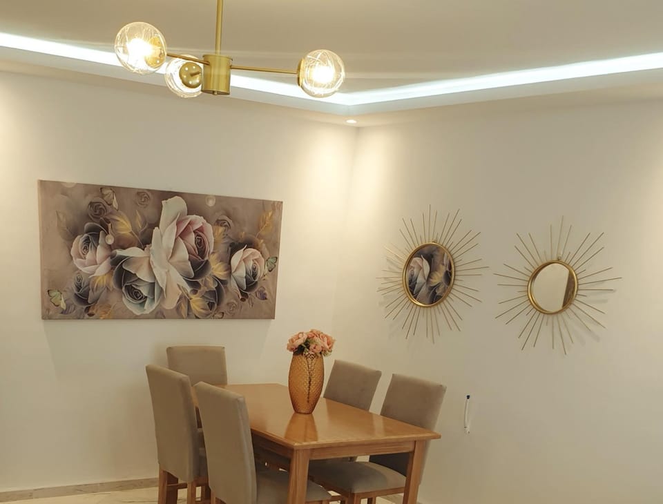 Decorative detail, Seating area, Dining area