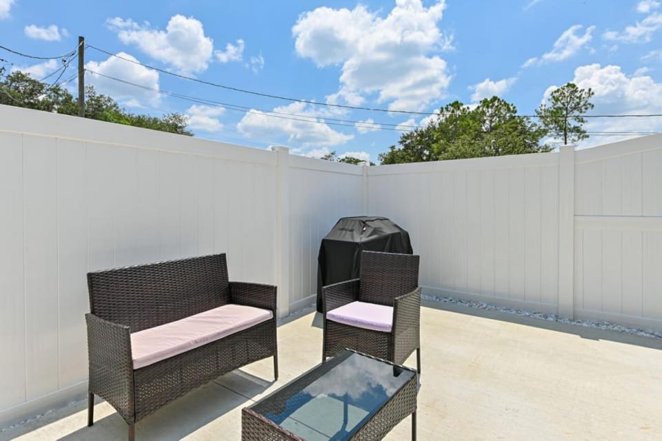 Patio, Day, BBQ facilities, Seating area