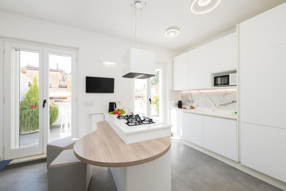 Kitchen or kitchenette, kitchen