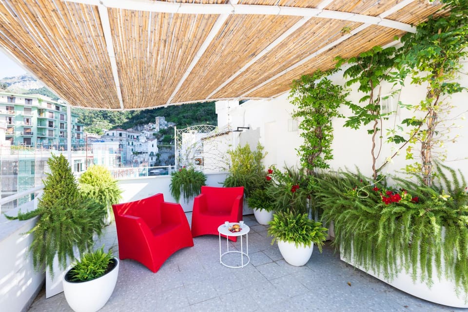 Property building, Balcony/Terrace, Balcony/Terrace