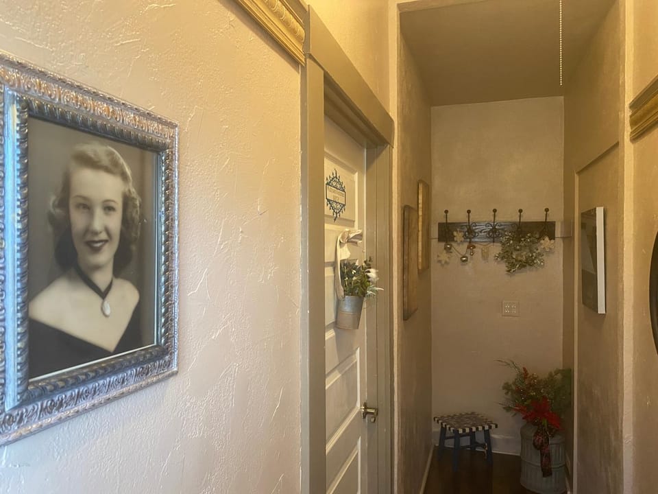 IreneHouse Victorian INN Apartment in Sacramento
