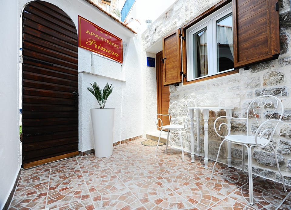 Patio, Facade/entrance, Balcony/Terrace