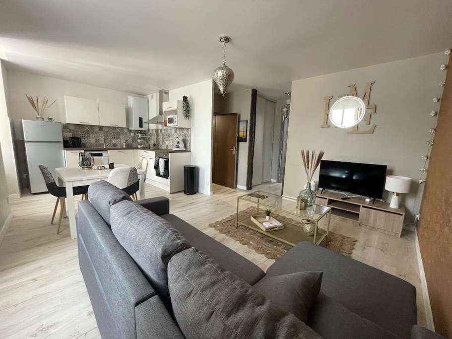 TV and multimedia, Kitchen or kitchenette, Living room, Seating area, Dining area, minibar, pet friendly