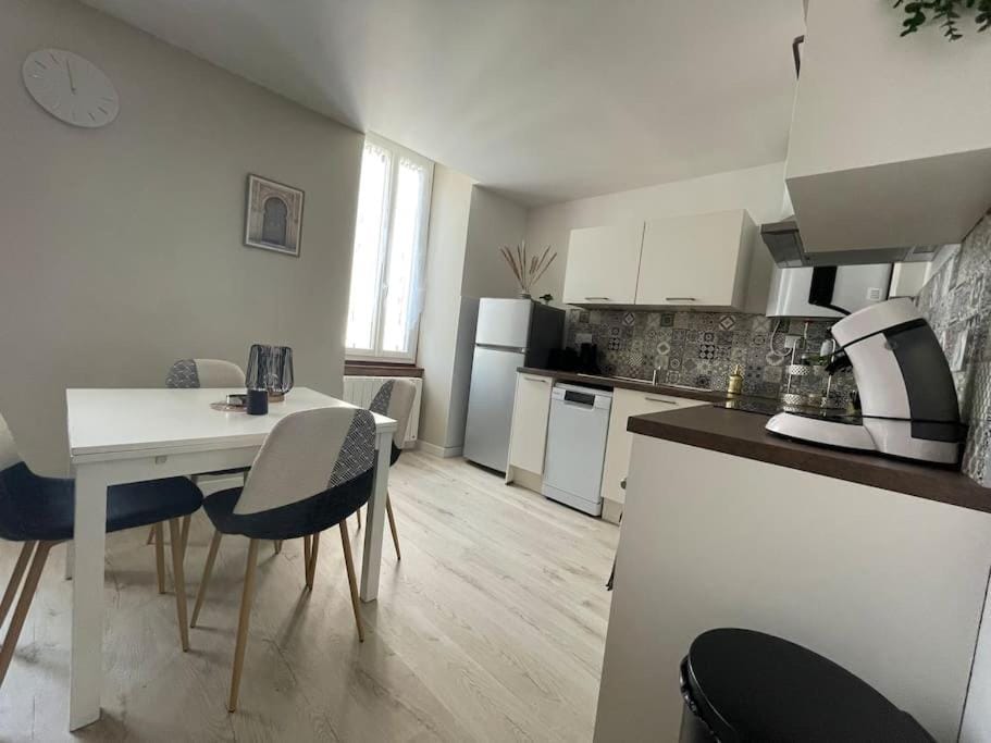 Coffee/tea facilities, Kitchen or kitchenette, Living room, Seating area, Dining area, dishwasher, minibar, pet friendly, stove, toaster