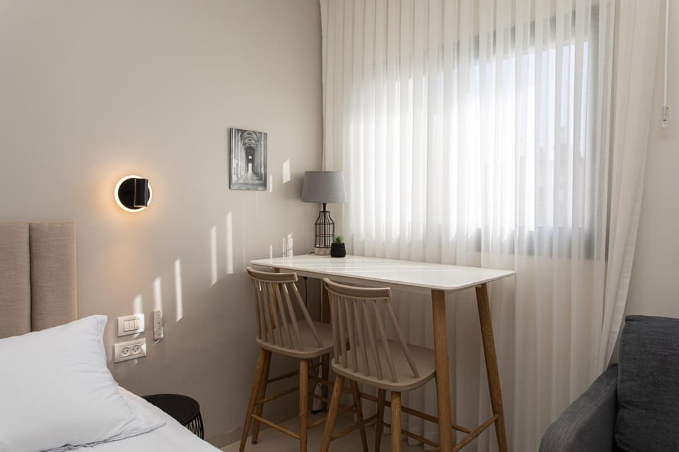 Bed, Living room, Seating area, Dining area, hair dresser