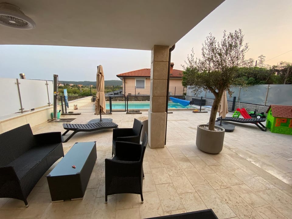Balcony/Terrace, Seating area, Swimming pool