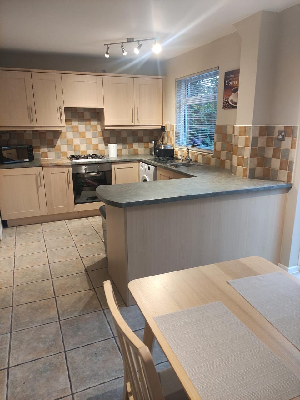 Perfect Place in Walsall/ 4 bedroom / long term workers or family home Apartment in Walsall