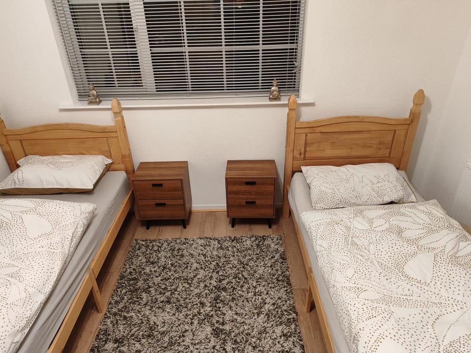 Perfect Place in Walsall/ 4 bedroom / long term workers or family home Apartment in Walsall