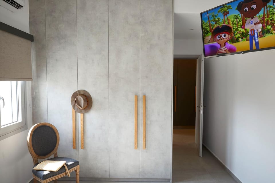 TV and multimedia, Decorative detail, wardrobe