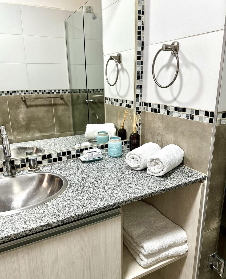 Shower, Bathroom, towels