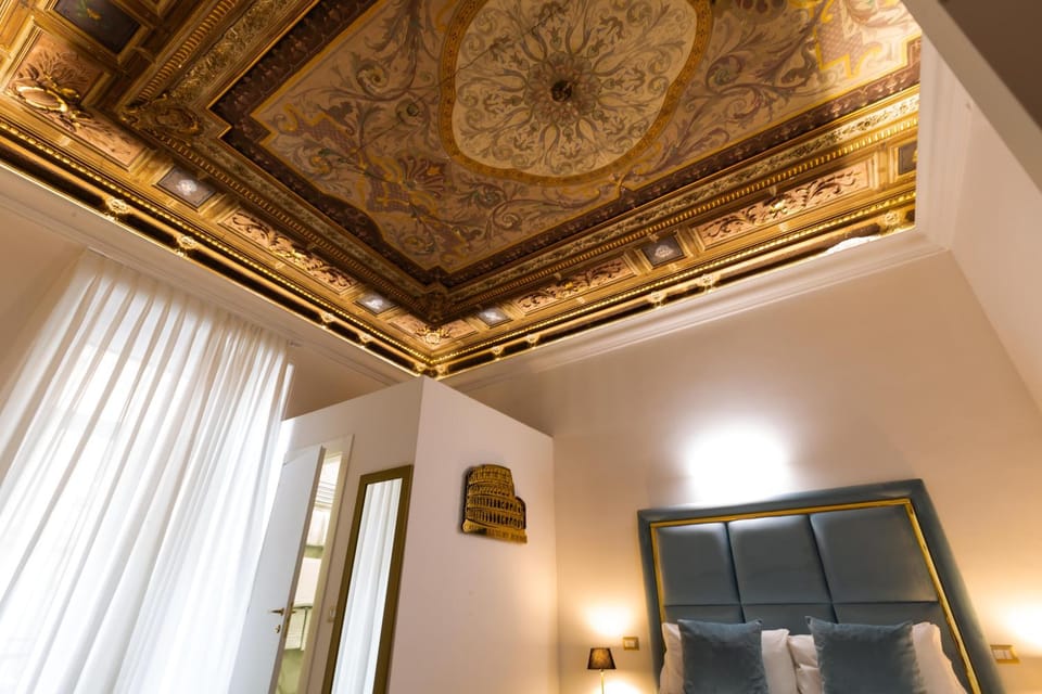 Bed, Photo of the whole room, Decorative detail, Bedroom