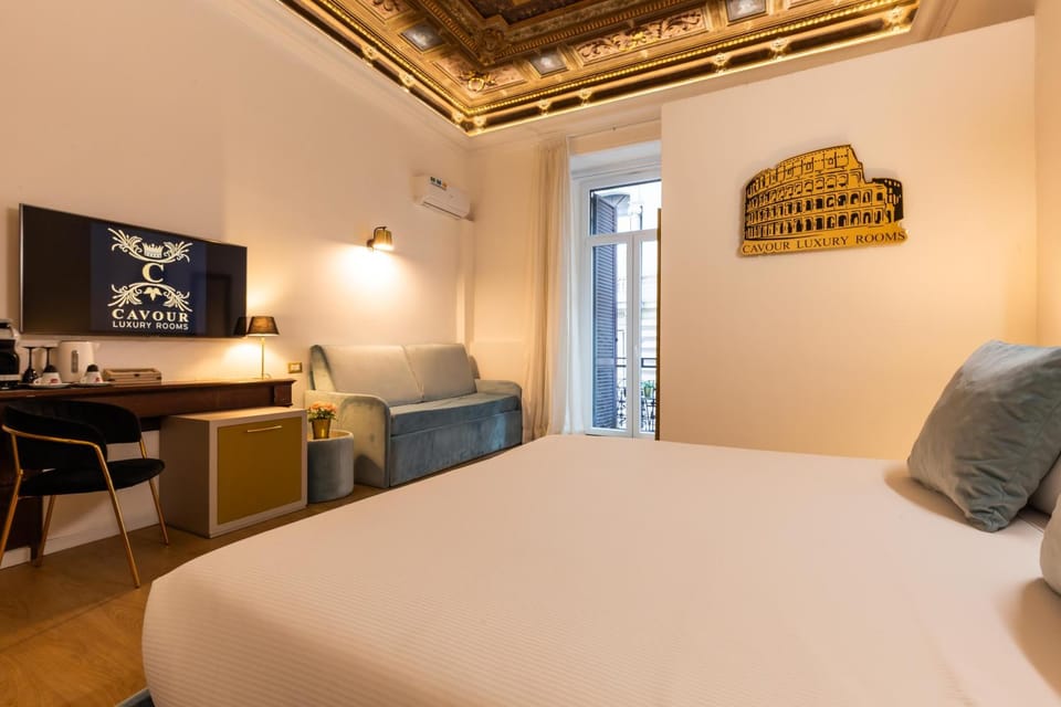 Bed, Photo of the whole room, Decorative detail, Bedroom