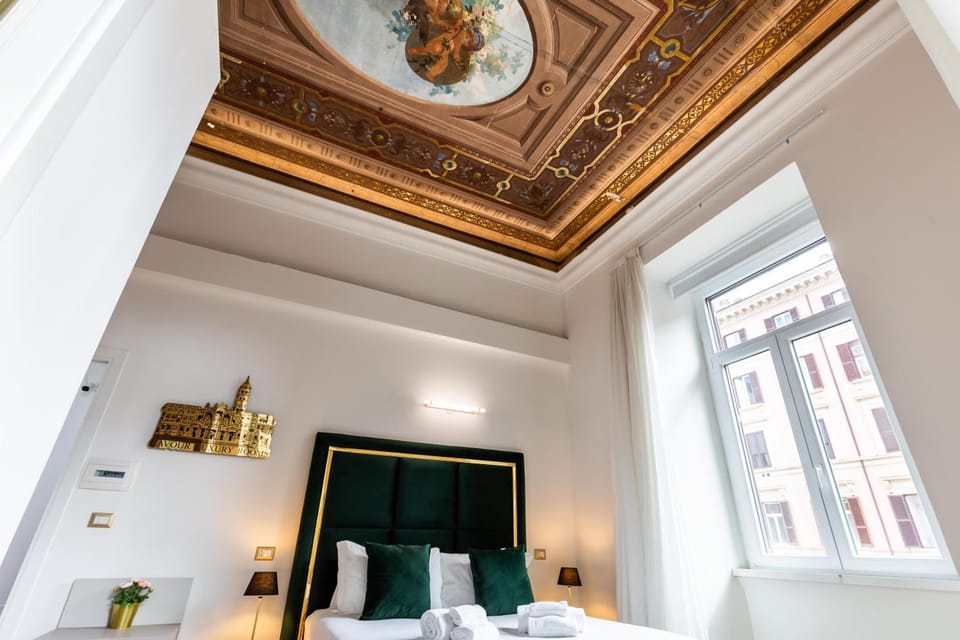 Bed, Photo of the whole room, Decorative detail, Bedroom