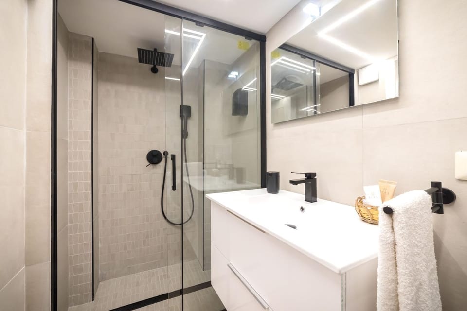 Shower, Bathroom, towels