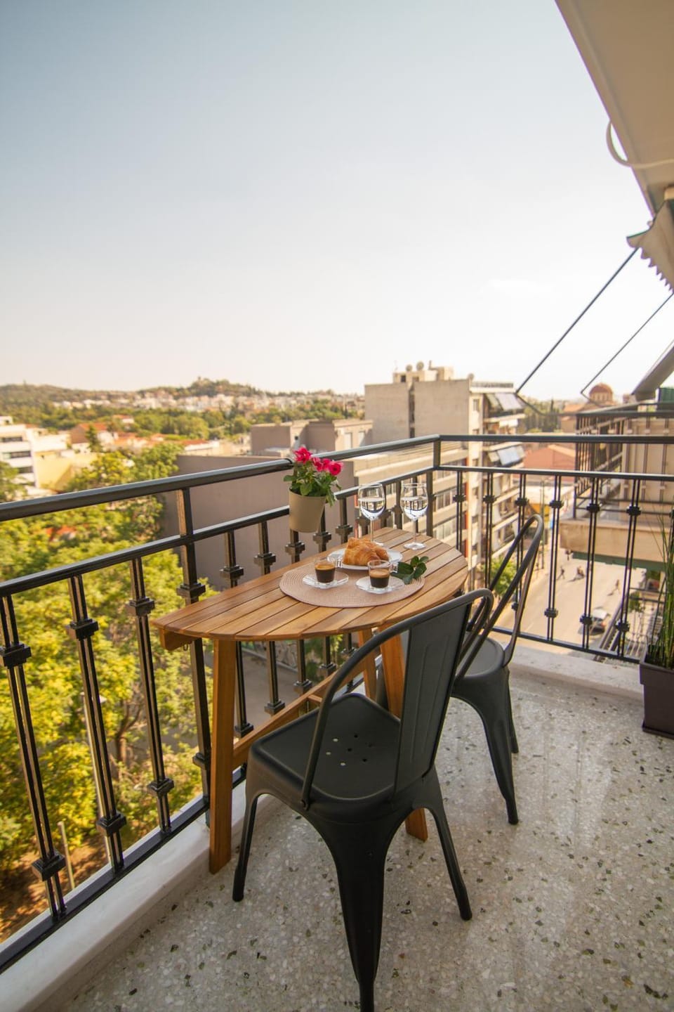 Property building, Balcony/Terrace, Breakfast, Location