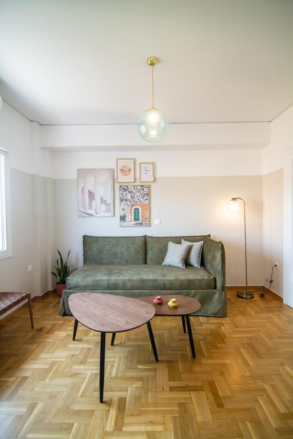 Bed, Living room