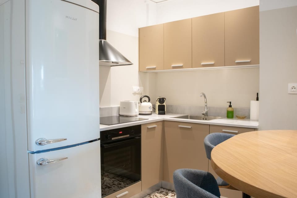 Coffee/tea facilities, toaster, kitchen